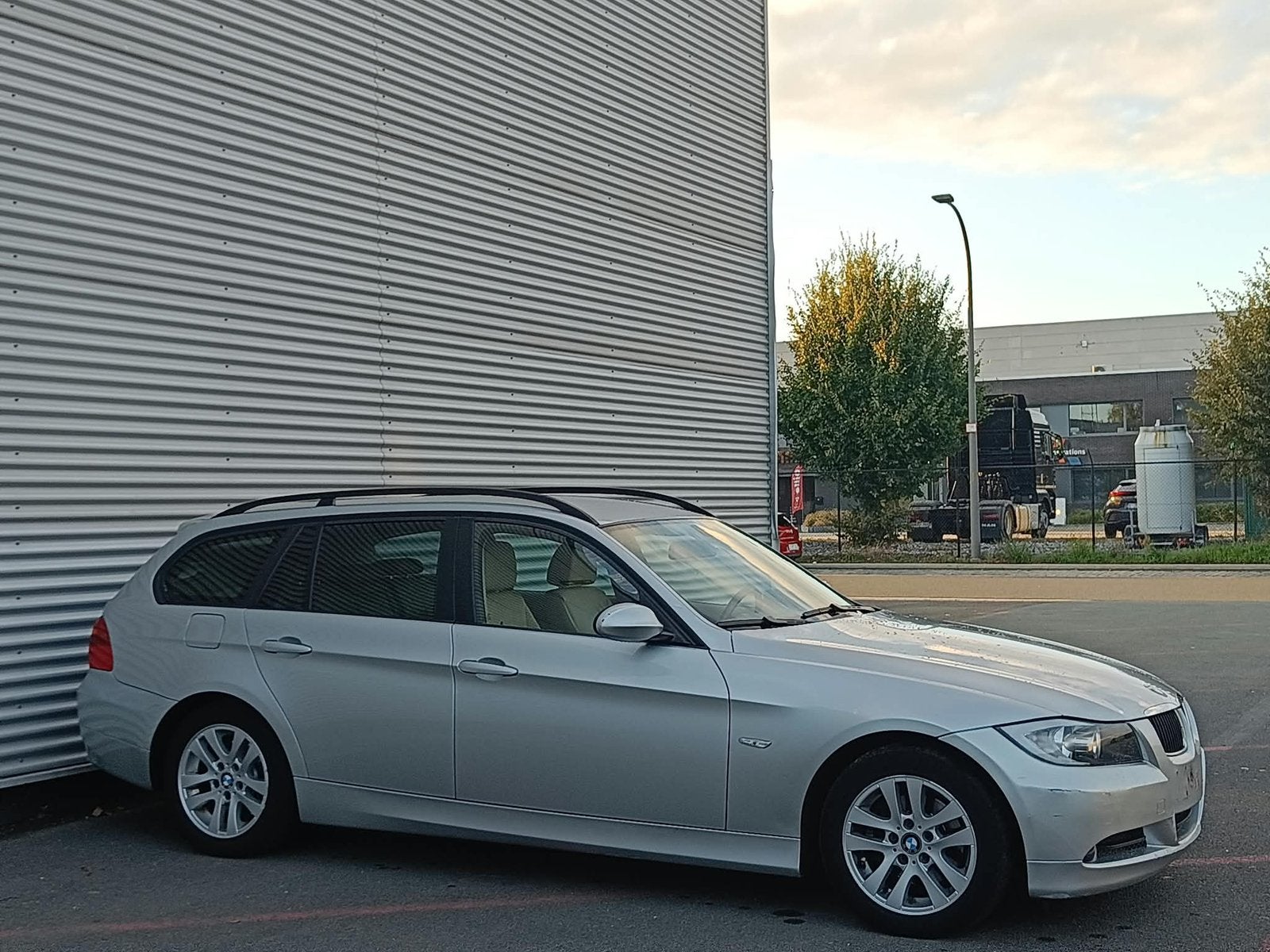 BMW 320D AUTOMAAT EURO4 - 1STE EIGENAAR!!, Automaat, Dealer onderhouden, 1995 cc, Beige