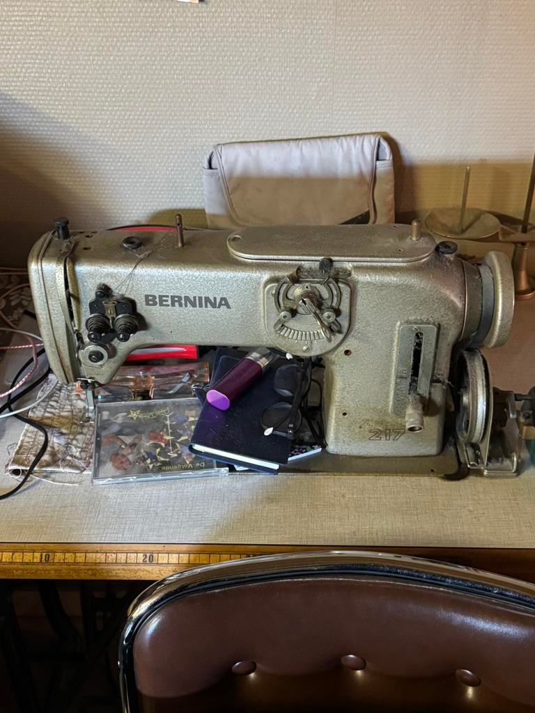 Machine à coudre industrielle BERNINA 217, Enlèvement
