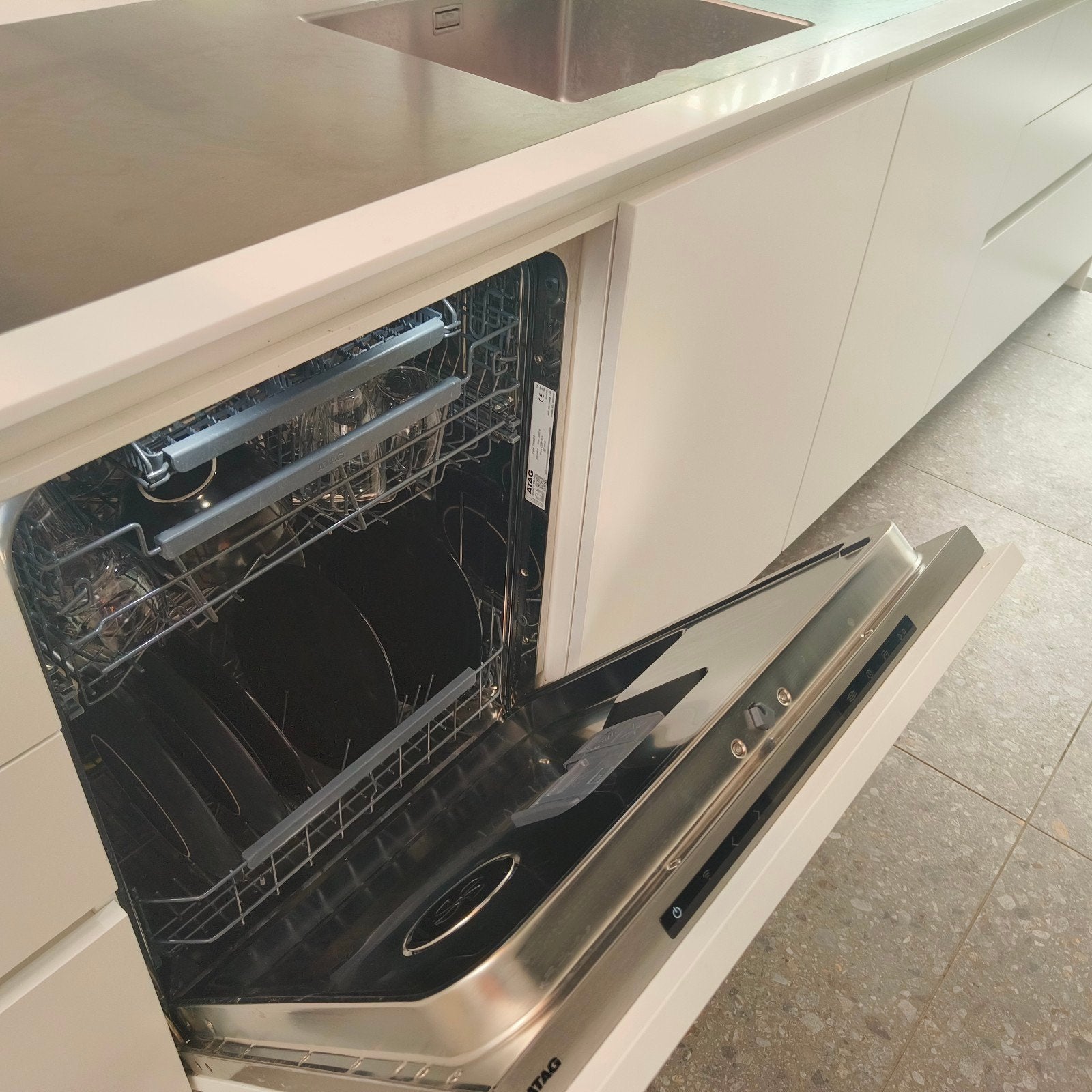 toonzaal keuken, Ophalen, Wit, Dubbelwandige keuken, Zo goed als nieuw