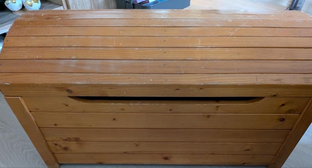 Houten speelgoedkoffer. Lengte 80 cm breedte 40 CM hoogte 42, Ophalen