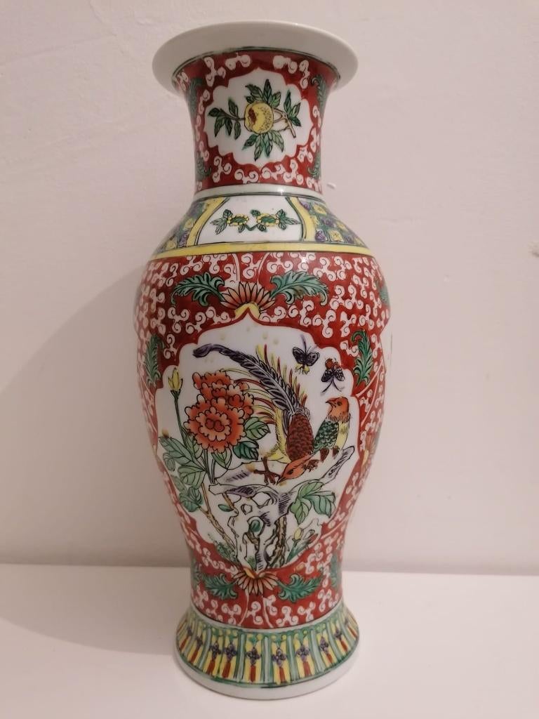 Chinese porseleinen vaas met polychroom vogeldecor, Huis en Inrichting, Woonaccessoires | Vazen, Ophalen, Rood