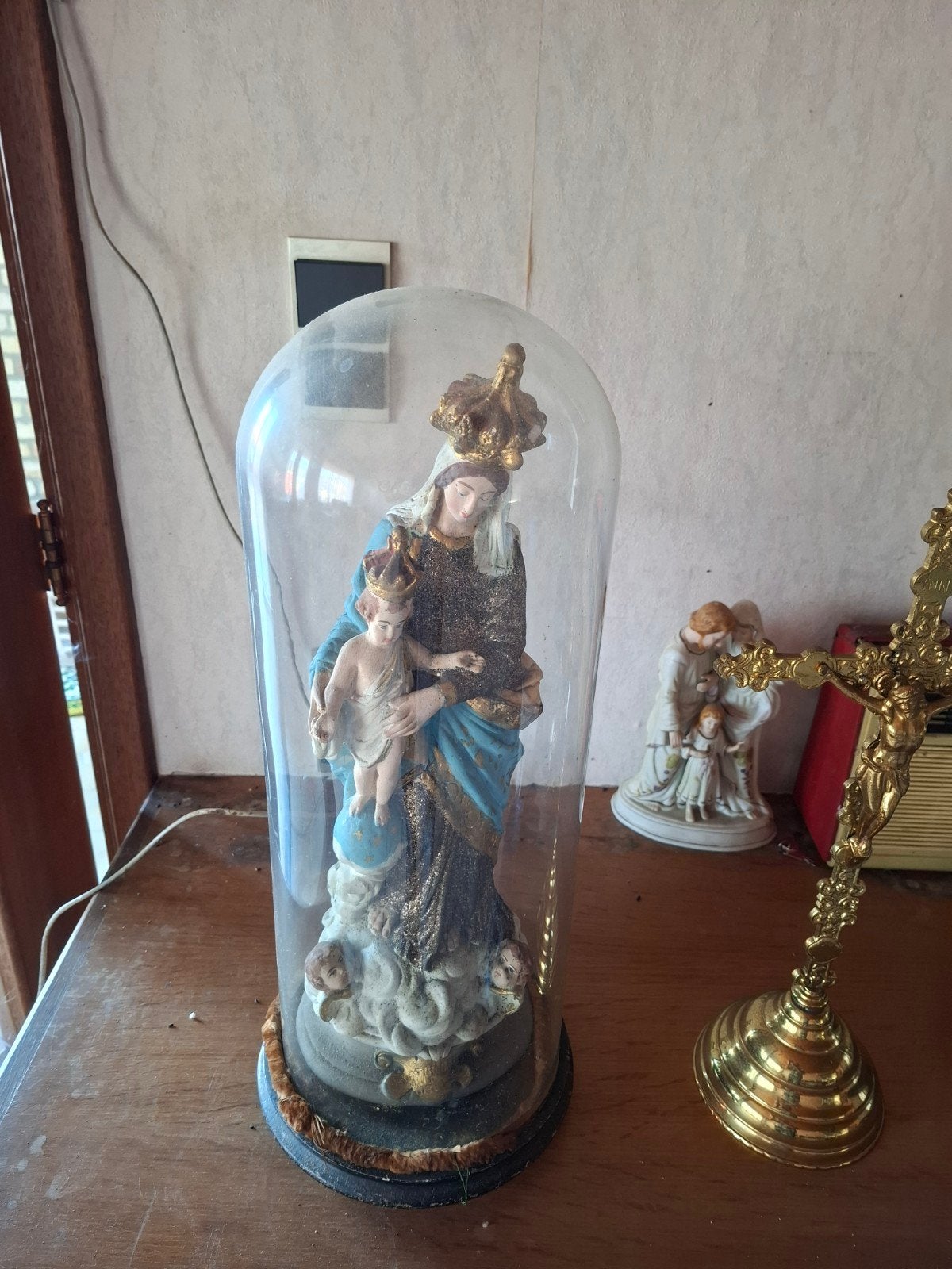 glazen stolp met beeld, Enlèvement