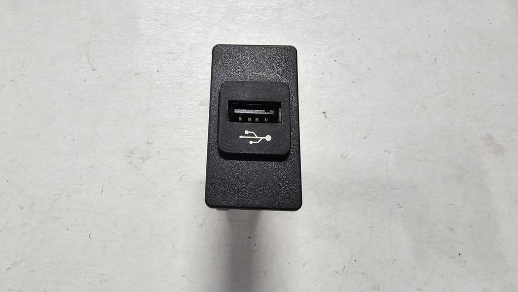Aux Usb aansluiting BMW 1 / 3 / 5 / 6 /7 / X3 / X5 / X6 /  s, -, Utilisé, -, -