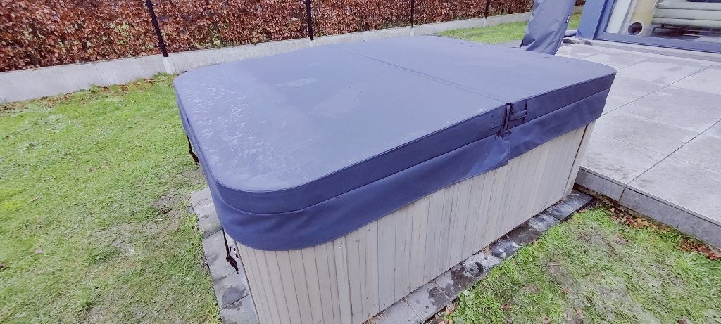 Cover jacuzzi 160x210, Ophalen, Zo goed als nieuw, Vast