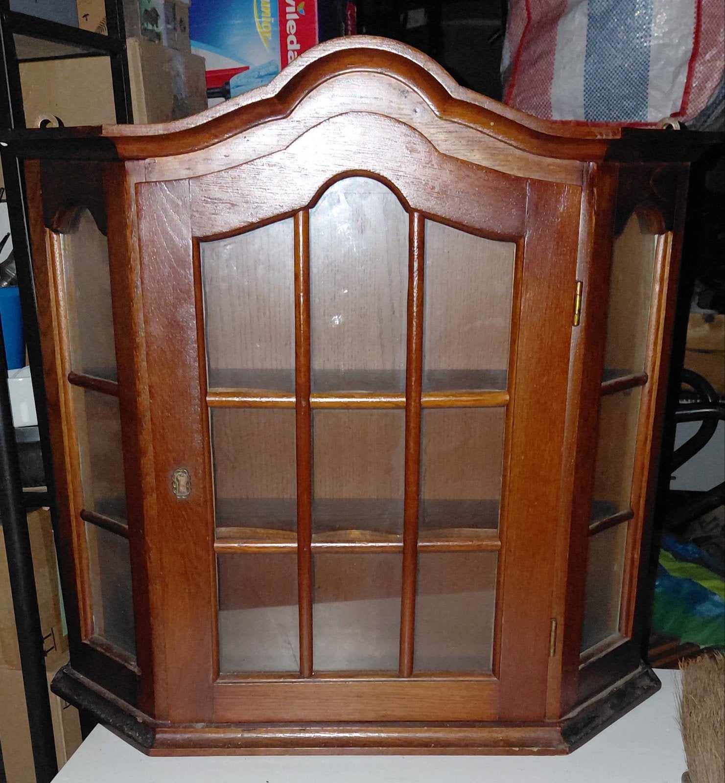 vitrine suspendue en bois antique, Enlèvement