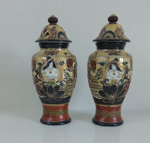 2 flacons de parfum ? Des urnes ? Des vases ?, Enlèvement ou Envoi