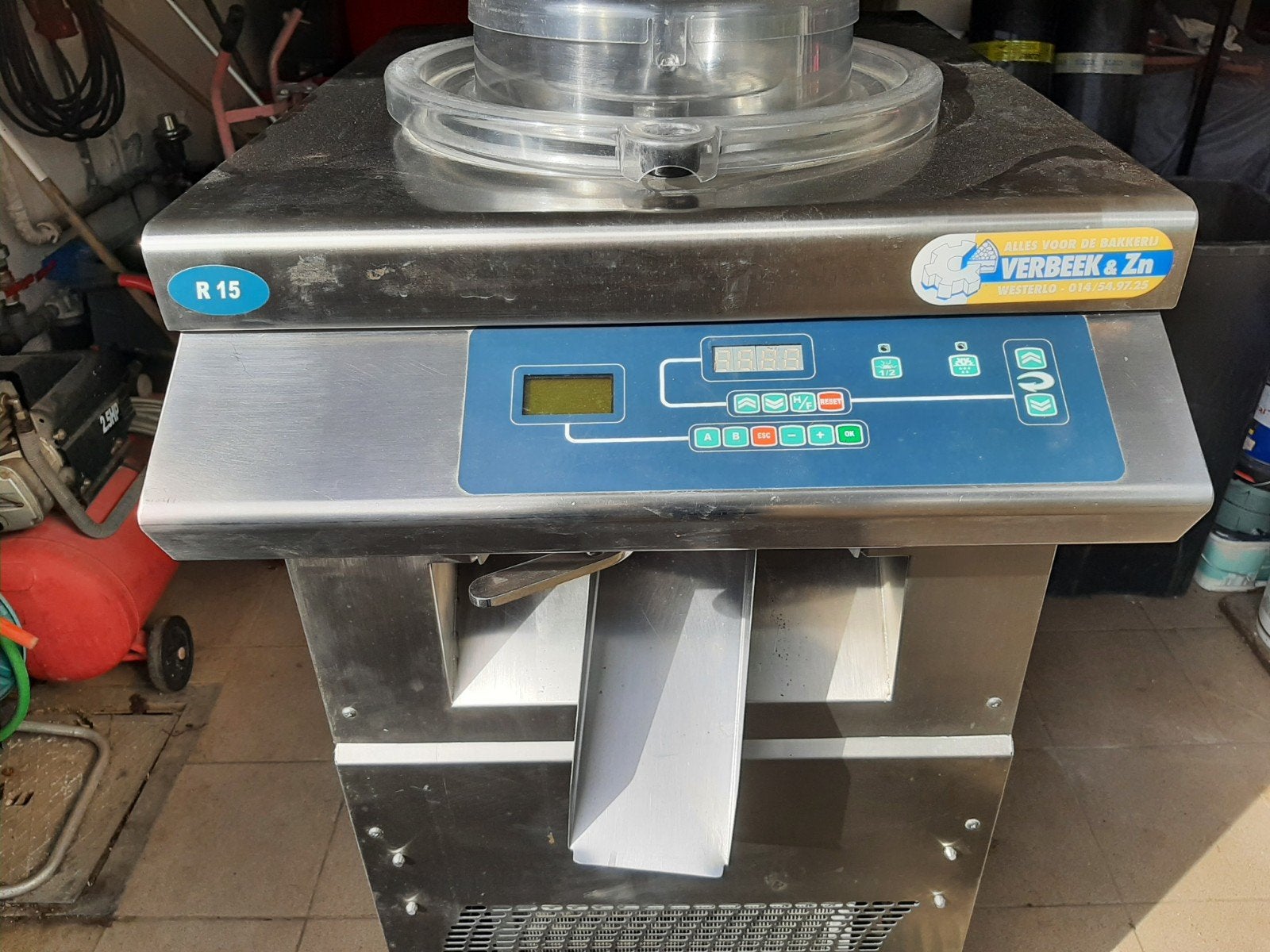Machine à crème glacée STAFF, Enlèvement