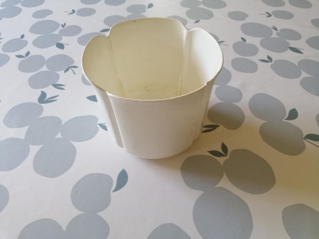 1 cache-pot et un dessous de pot en plastique, Enlèvement ou Envoi