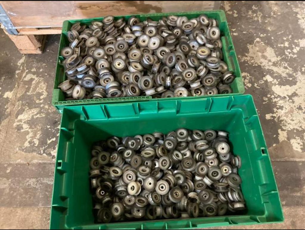 Partij rolletjes wieltjes met kogellagers, Ophalen