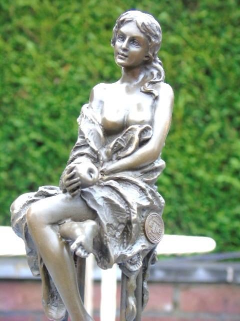 Naakte vrouw met bronzen appel gesigneerd COLLINET., Ophalen of Verzenden, Brons