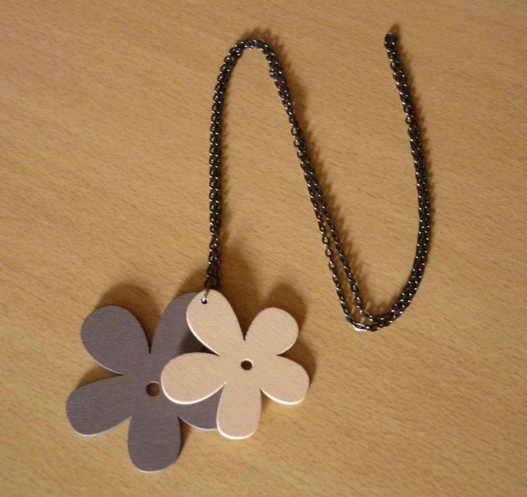 Antracietkleurige ketting 2 houten bloem hangers bruin beige, Bijoux, Sacs & Beauté, Colliers, Enlèvement ou Envoi, Beige