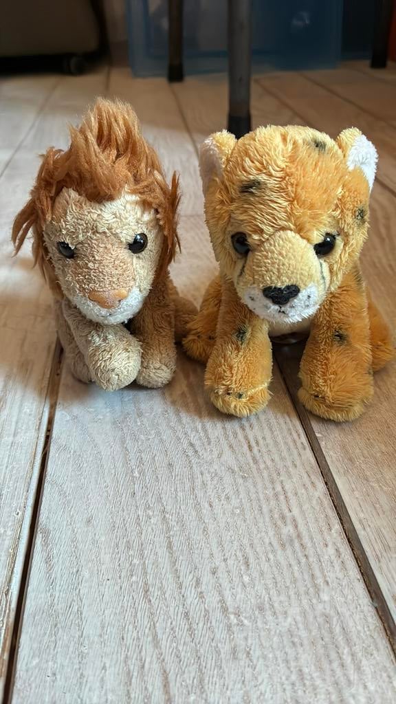 Knuffels plankendael panter en leeuw, Enfants & Bébés, Jouets | Peluches, Comme neuf, Enlèvement ou Envoi
