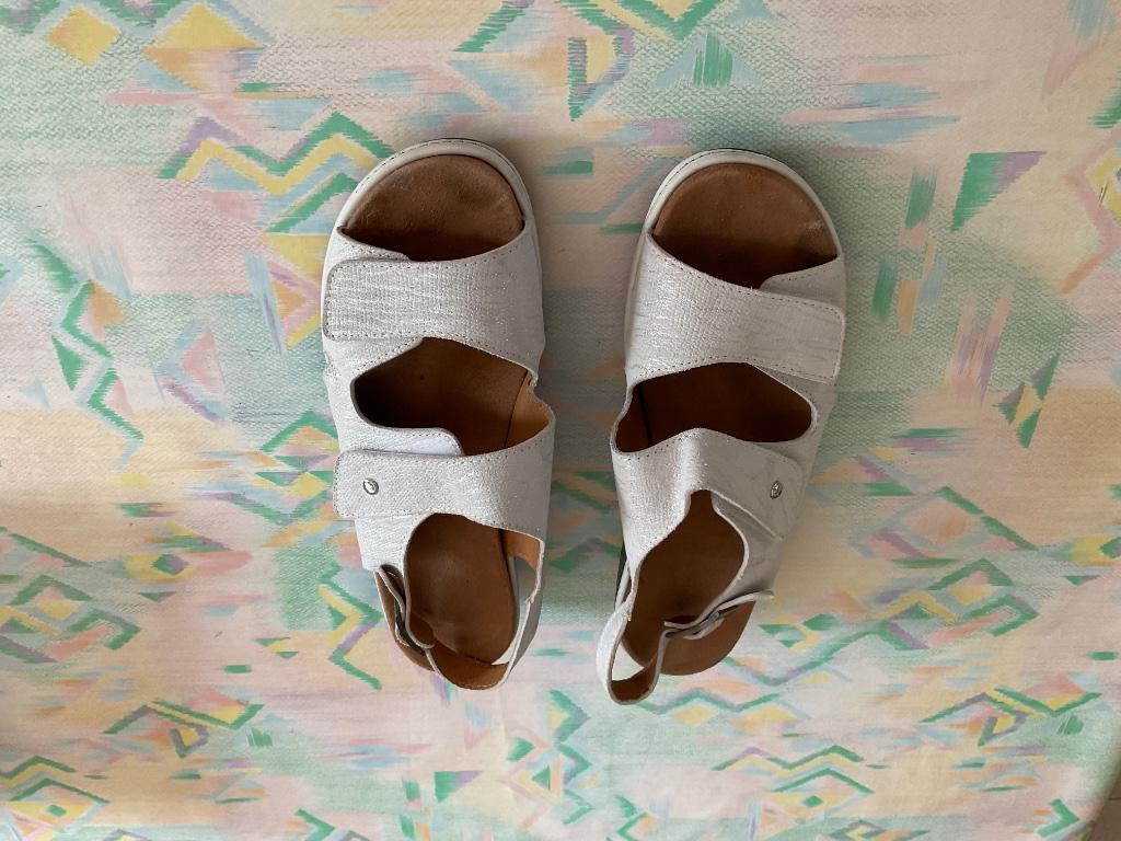 Zilverkleurige sandalen, grote maat,42, Kleding | Dames, Schoenen, Ophalen, Sandalen of Muiltjes, Zo goed als nieuw, Grijs