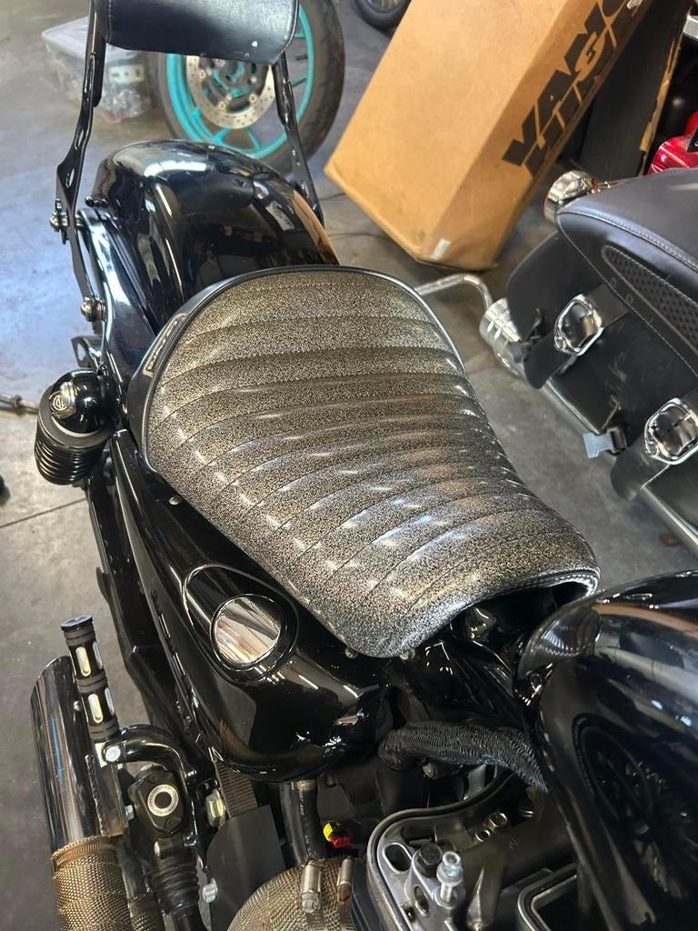 Le Pera bare bones solo zadel voor sportster, Motos, Enlèvement ou Envoi