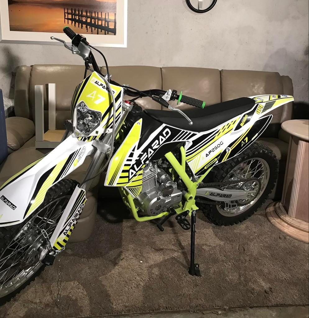 Crossmotor Alfarad 250cc, Fietsen en Brommers, Ophalen, Zo goed als nieuw