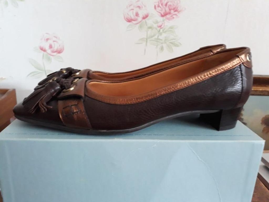 Paire de chaussures femmes Voltan pointure 37, état neuf !, Enlèvement ou Envoi, Comme neuf, Brun, Ballerines