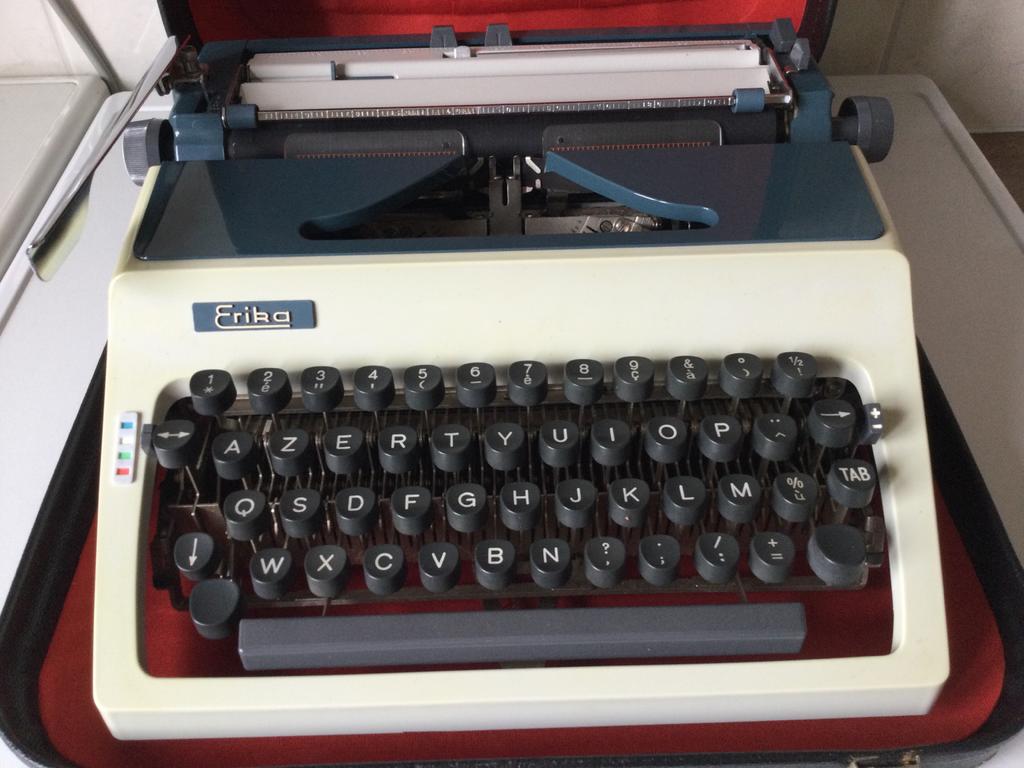 Vintage Erika schrijfmachine - typemachine  in koffer, Ophalen of Verzenden, Gebruikt