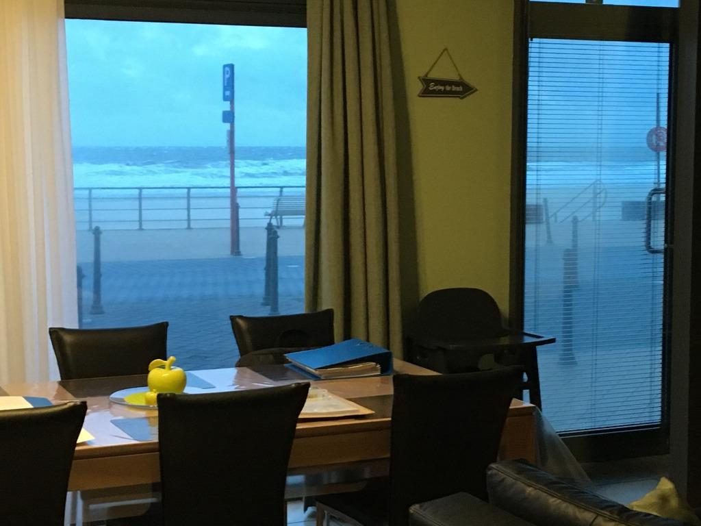Oostende app met zeezicht en zwembad, 50 m² of meer, Oostende