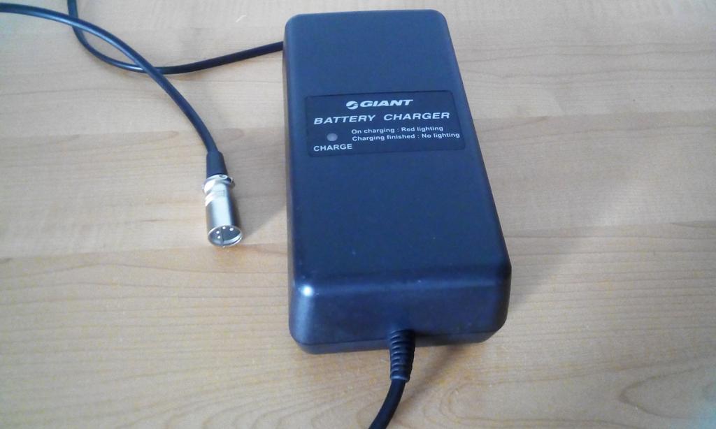 GIANT lader 4pin NC-SSC04GNT  29.2V   2A, Ophalen, Gebruikt