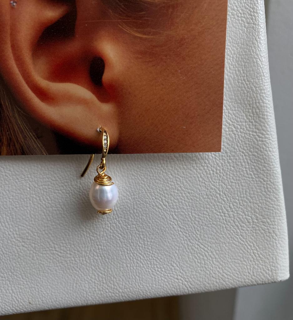 Boucles perles d’eau douce plaqué or 18k, Bijoux, Sacs & Beauté, Boucles d'oreilles, Neuf, Enlèvement ou Envoi, Autres matériaux