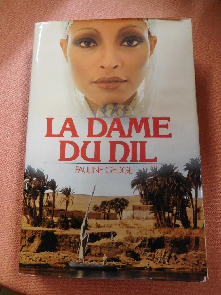 Boek: De Vrouwe van de Nijl van Pauline Gedge, Boeken, Romans, Ophalen of Verzenden, Gelezen