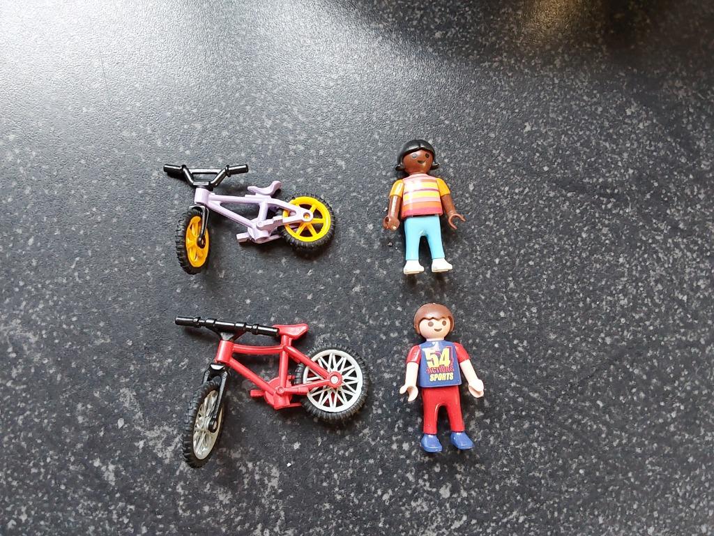 Playmobil kindjes met fiets, Kinderen en Baby's, Speelgoed | Playmobil, Ophalen of Verzenden, Zo goed als nieuw