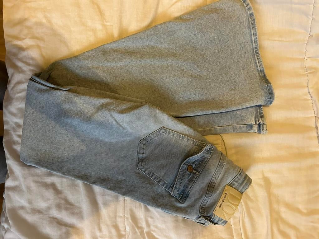 Blauwe flared jeans van de stradivarius maat 34, Ophalen of Verzenden, Zo goed als nieuw, Blauw, W27 (confectie 34) of kleiner
