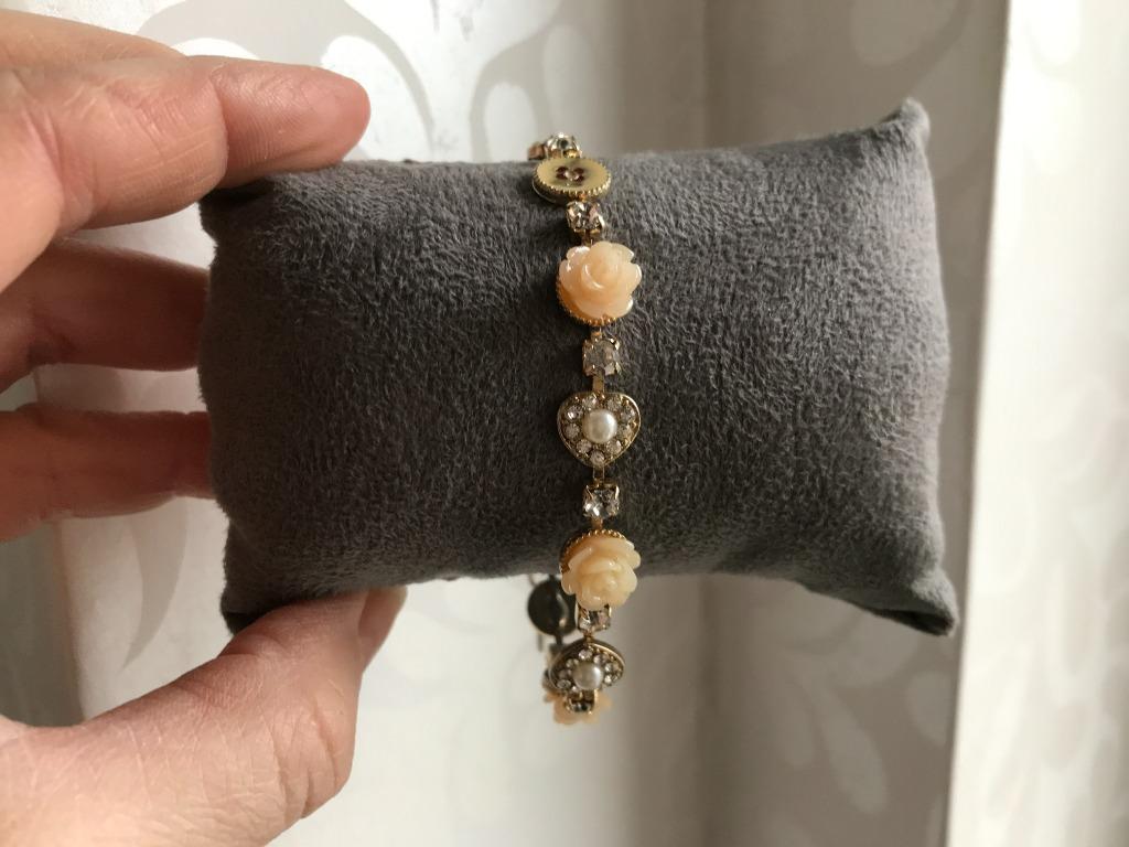 Accessorize Beige Bloemen Armband, Ophalen of Verzenden, Gebruikt, Beige, Goud