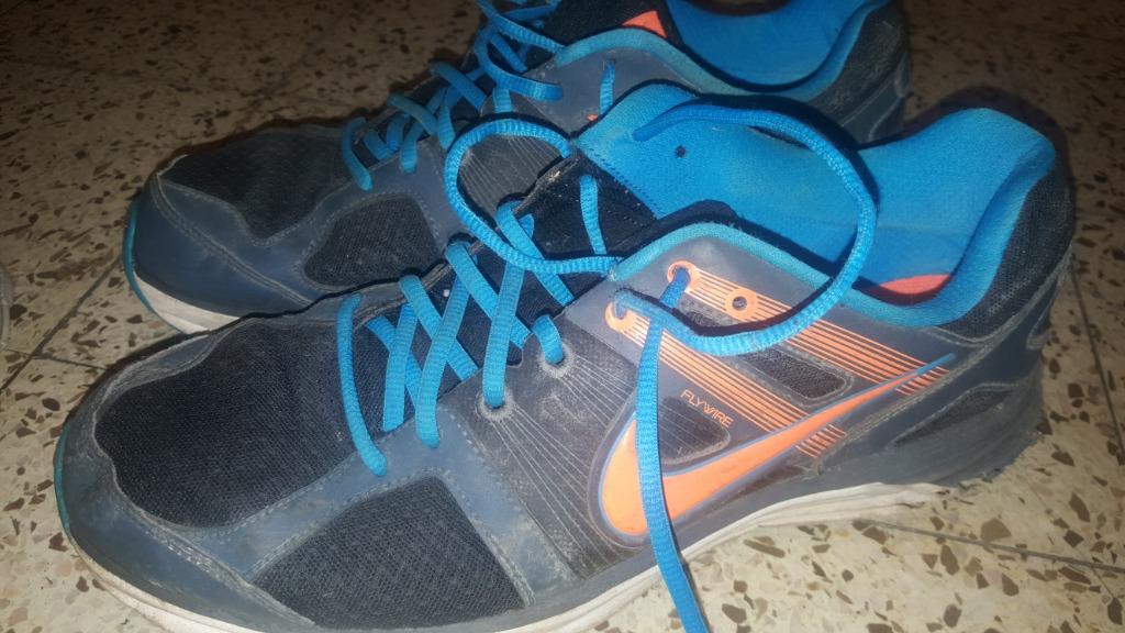 2 paar Nike + Umbro schoenmaat 44/45, Ophalen of Verzenden