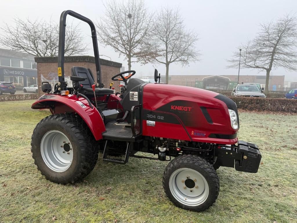 Knegt 304G2 compacttrekker DEMO 49uur, Zakelijke goederen, Tot 2500, Nieuw, Tot 80 Pk, Ophalen