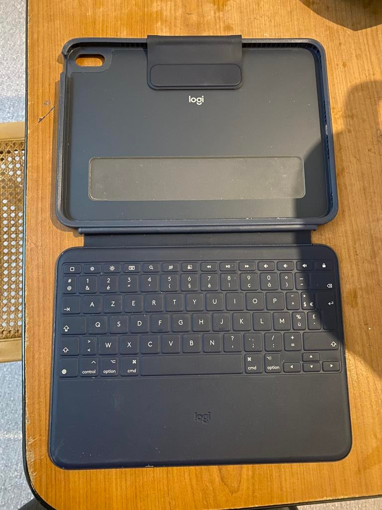 Logitech Rugged Combo Cover 4, Ophalen, Zo goed als nieuw, Bescherming voor- en achterkant
