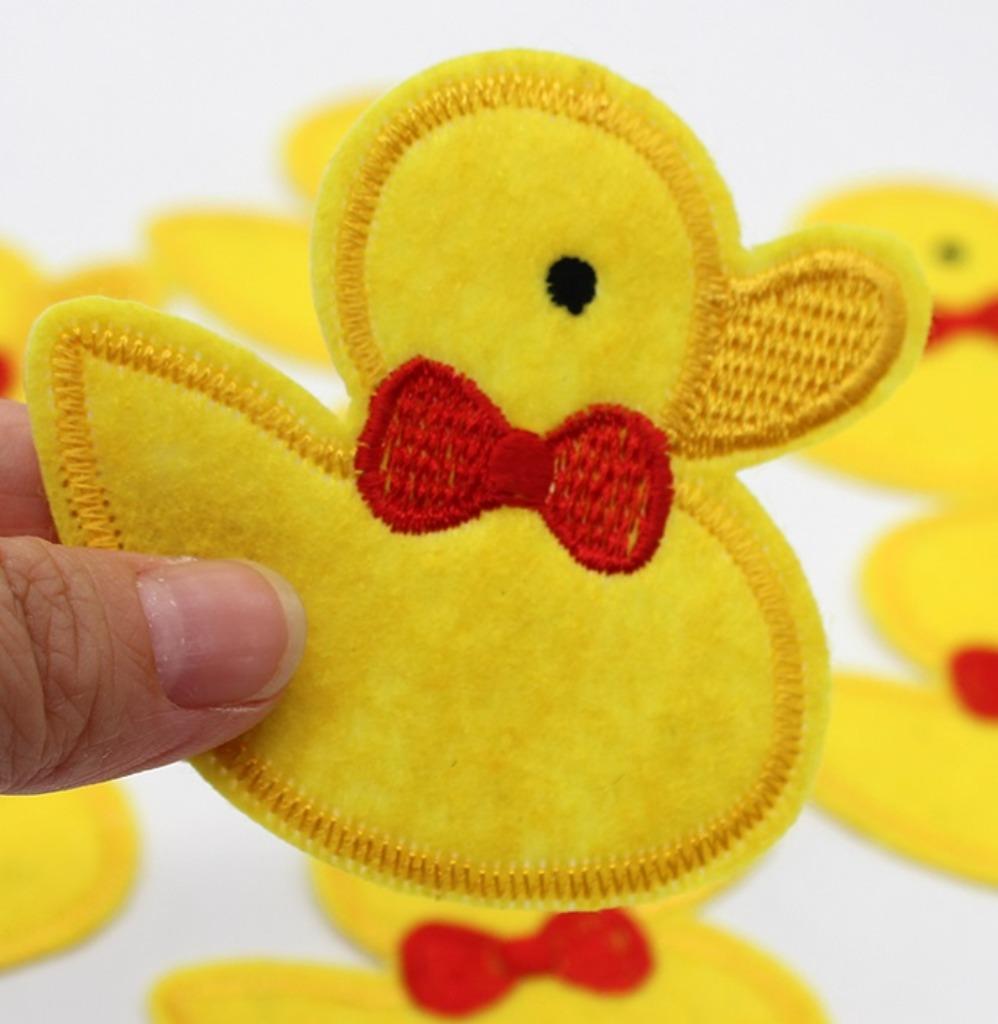 Eend met strikje strijkplaatje patch kinderen - 65 x 68 mm, Ophalen of Verzenden, Nieuw