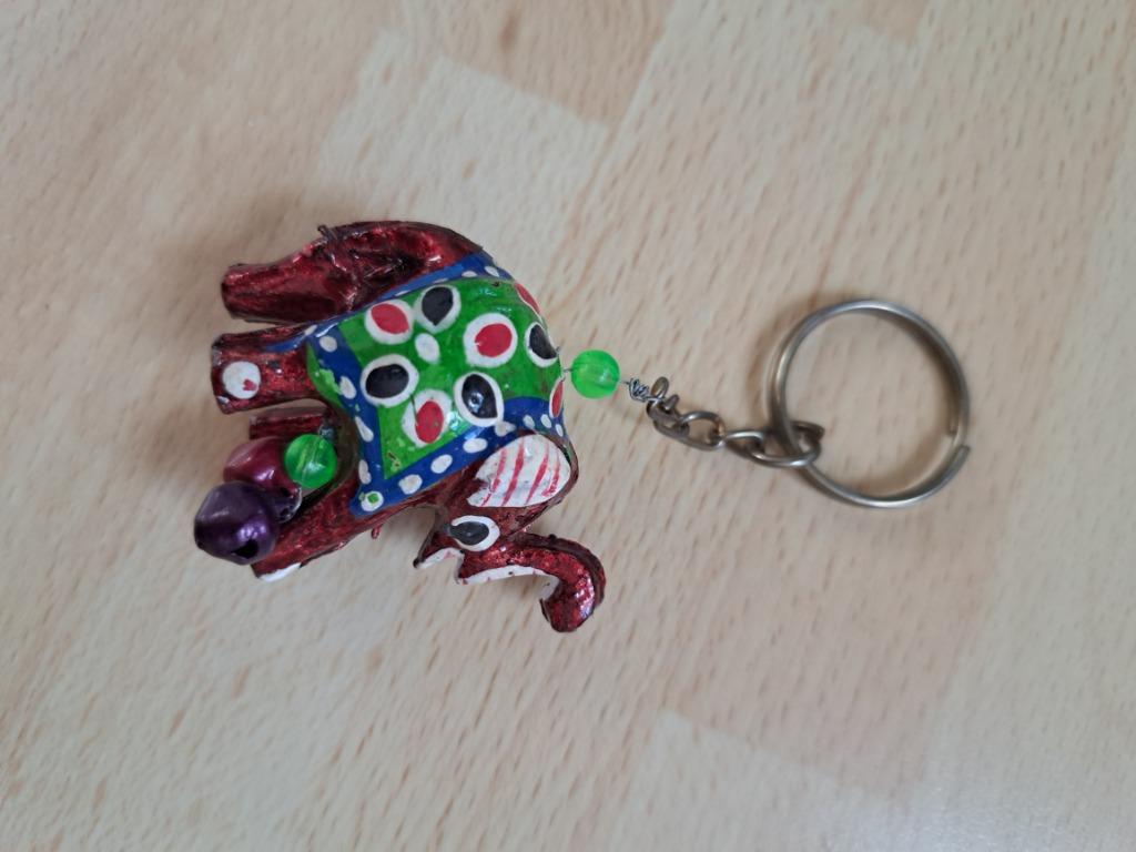 Sleutelhanger met olifant, Ophalen