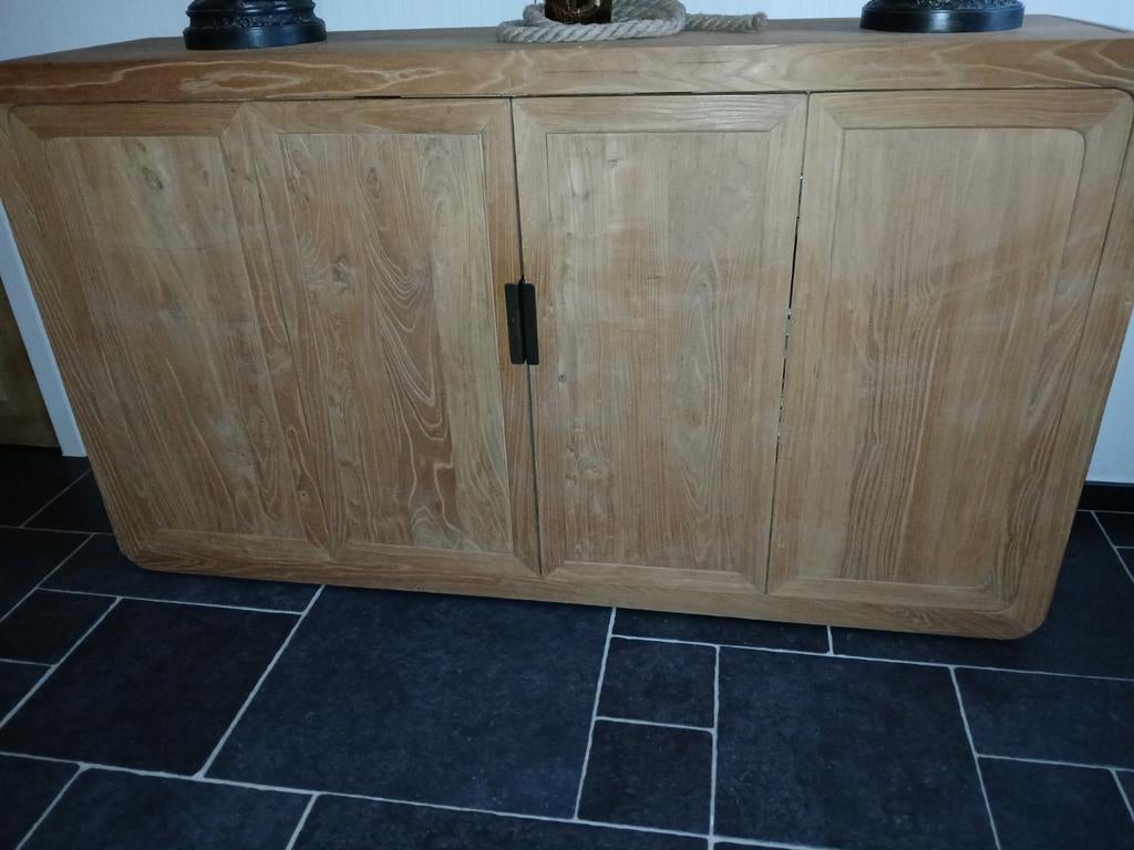 Dressoir teak, Enlèvement