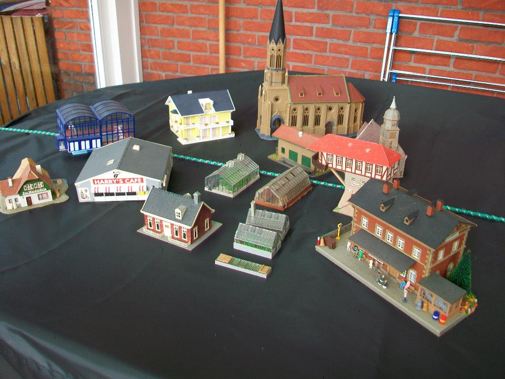 Te koop een partijtje huisjes, Hobby en Vrije tijd, Modeltreinen | H0, Ophalen of Verzenden, Gebruikt, Brug, Tunnel of Gebouw