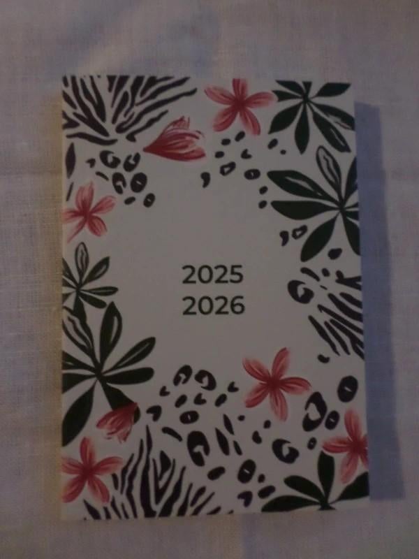 Agenda calendrier 2025 2025 fleurs plantes Yves Rocher, Divers, Enlèvement ou Envoi, Calendrier quotidien, Neuf