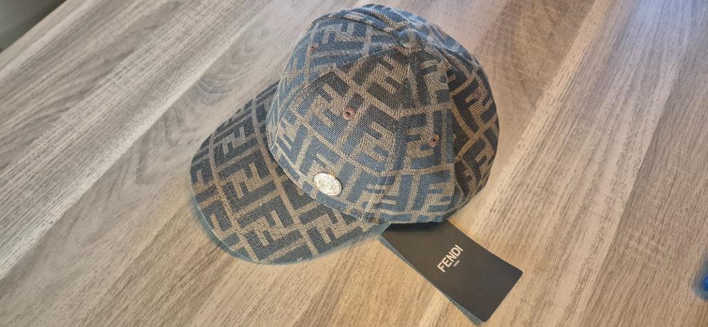 Nieuwe bruine fendi pet, Ophalen of Verzenden, Nieuw, One size fits all, Pet