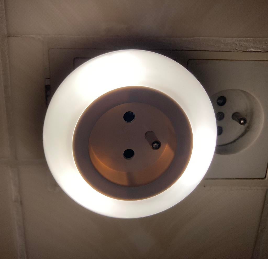 Prise avec lampe LED, Enlèvement ou Envoi