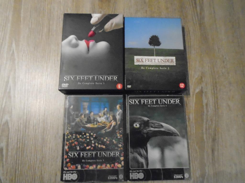 DVD-boxen Six Feet Under seizoen 1, 2, 3 en 4 in nieuwstaat, Enlèvement ou Envoi, Comme neuf, Comédie