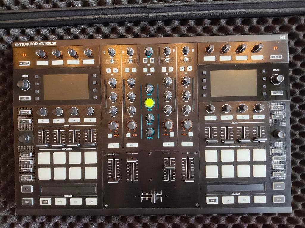 Traktor S8 incl UDG hardcover bag, Muziek en Instrumenten, Ophalen of Verzenden