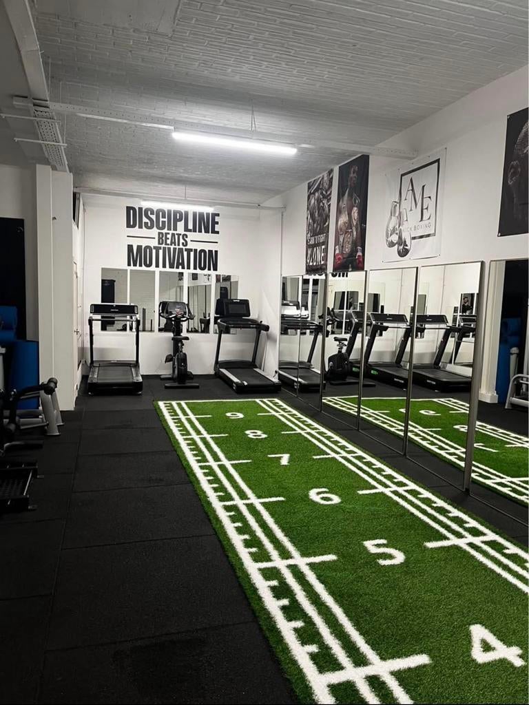 Salle de fitness, boxe , crosstraining , personal training, Autres types, Trois personnes ou plus, Janvier