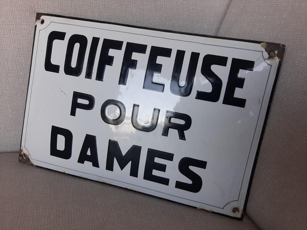 Veritable plaque de salon coiffure 1930 émail bombe 2,3 kg, Enlèvement ou Envoi
