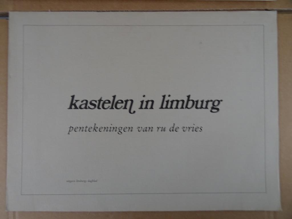 Kastelen in Limburg Ru de Vries Pentekening gedrukt 4x 1977, Antiek en Kunst, Kunst | Tekeningen en Fotografie, Ophalen of Verzenden