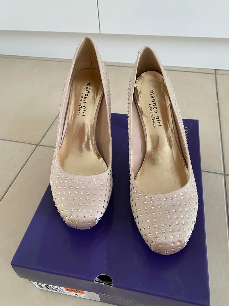 Steve Madden pumps. 39. Nieuw., Kleding | Dames, Schoenen, Pumps, Verzenden, Beige, Steve Madden