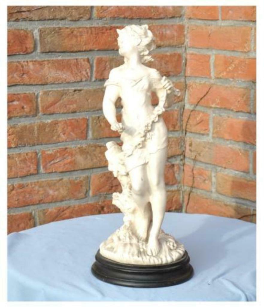 §statue en résine blanche sur socle noir, Enlèvement ou Envoi