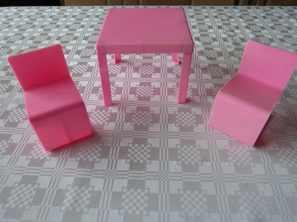 barbie tafeltje, Kinderen en Baby's, Speelgoed | Poppen, Ophalen of Verzenden, Barbie