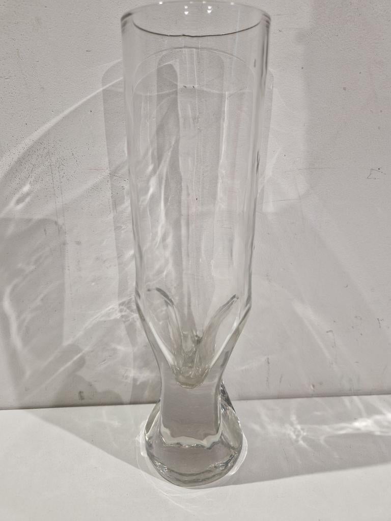 Vaas in mondgeblazen glas , 725 gram zwaar , naar steuben of, Antiek en Kunst, Ophalen of Verzenden