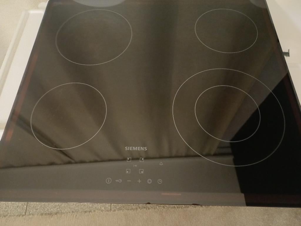 Taque electrique siemens, Electroménager, 4 zones de cuisson, Encastré, Comme neuf, Enlèvement