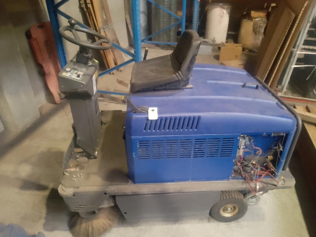 Balayeuse Euroclean avec chargeur 24V 30A, Enlèvement, Utilisé