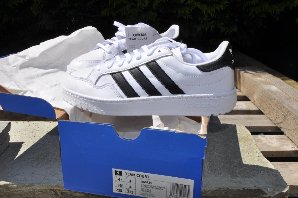 Baskets Adidas cuir blanc/noir t.36 2/3 Neuves avec étiquett, Neuf, Enlèvement ou Envoi, Adidas, Sneakers et Baskets